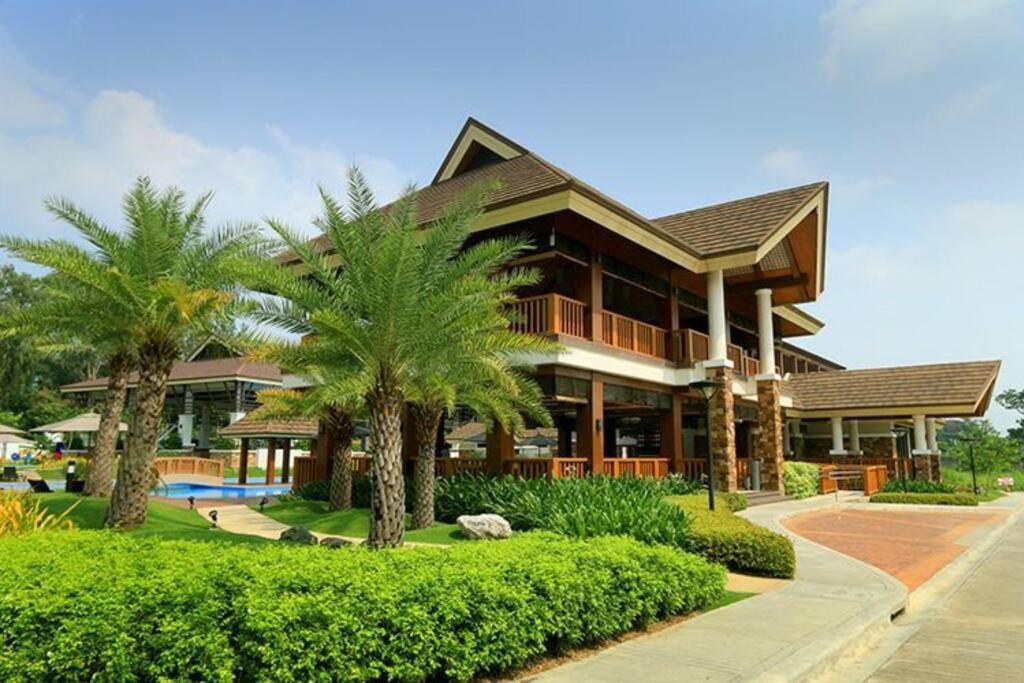 Dreamy 2Br Condo, With A Golf Course View Cebu Esterno foto