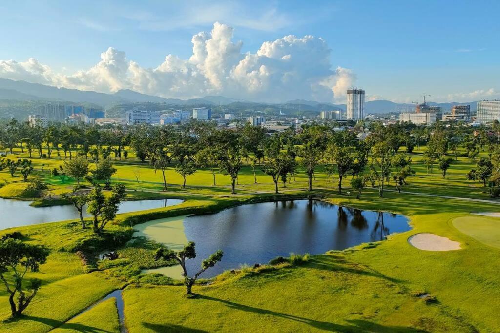 Dreamy 2Br Condo, With A Golf Course View Cebu Esterno foto